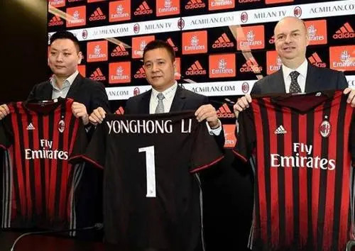 球员们肩负 球员们肩负