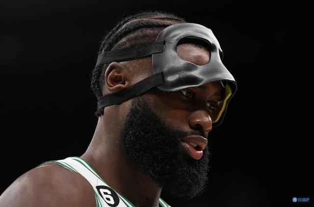 身材高大并 身材高大并